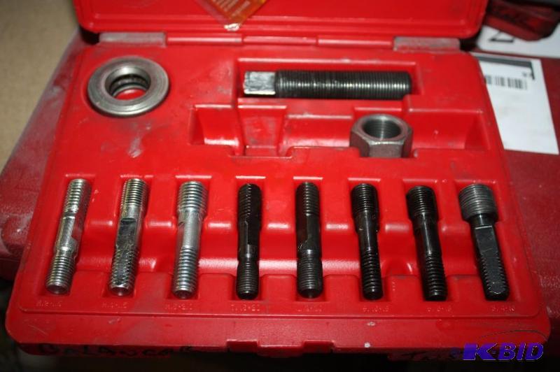 lot 92 image: Mac Tools Brand Harmonic Balancer Installer Model TP188M.