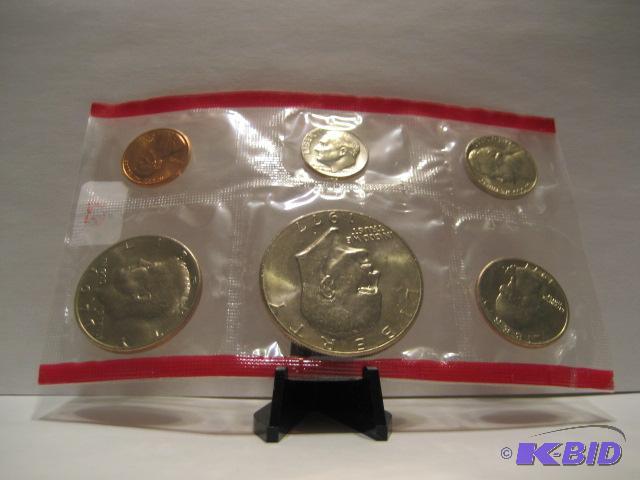 1977 DENVER MINT SET UNCIRCULATED, WITH IKE DOLLAR