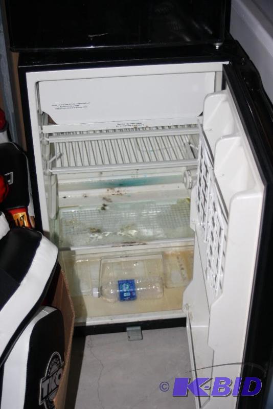 lot 18 image: Haier Mini Refridgerator