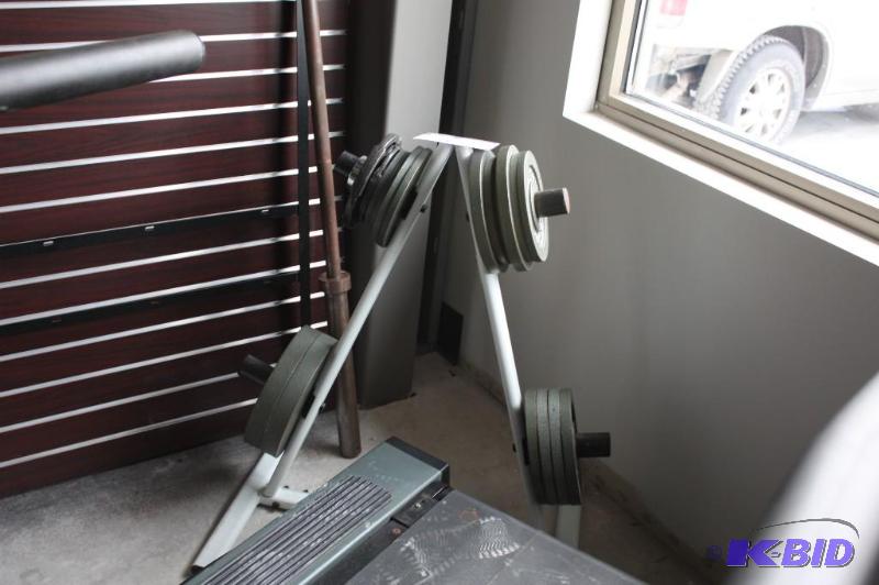 lot 62 image: Free Weight Set and Bar