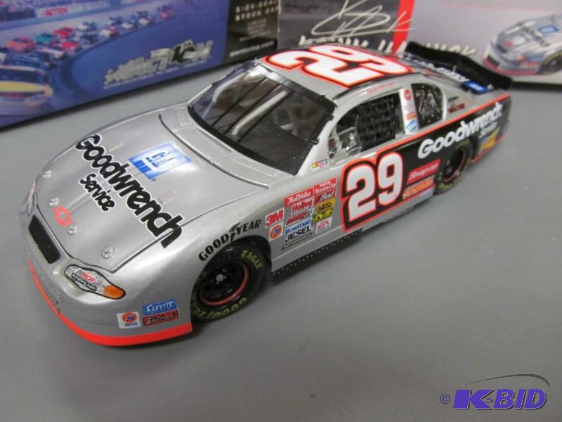 lot 2 image: 2002 Kevin Harvick #29 GMGW Service NASCAR 124 Die Cast CWC by Action