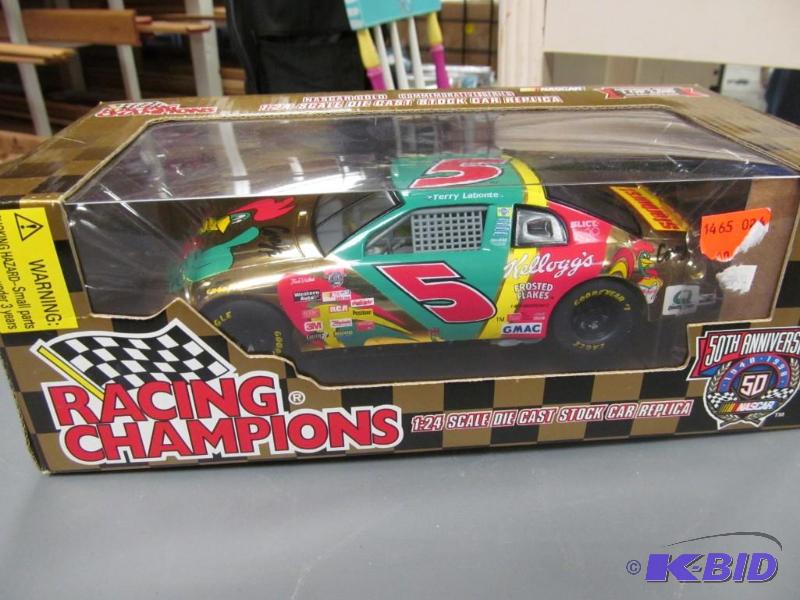 lot 20 image: 1998 Terry Labonte #5 Kelloggs NASCAR 124 Die Cast CWC by Racing Champions