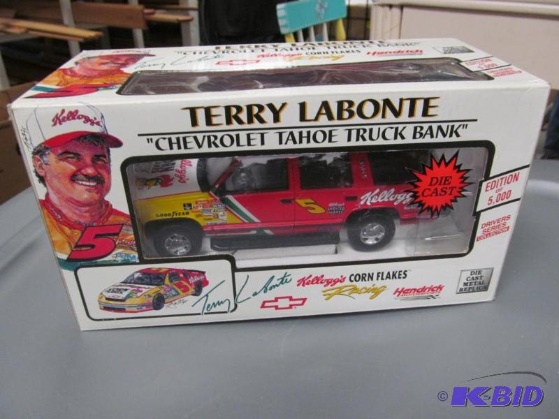 lot 21 image: 1996 Terry Labonte #5 Kelloggs Tahoe Truck Bank NASCAR 124 Die Cast by Brookfield Collectors Guild