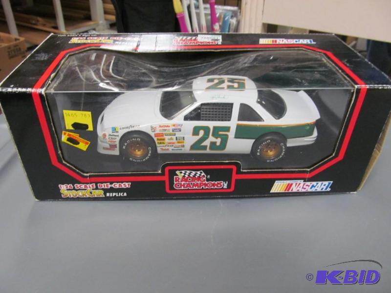 lot 22 image: 1991 Ken Schrader #25 NASCAR 124 Die Cast CWC by Racing Champions