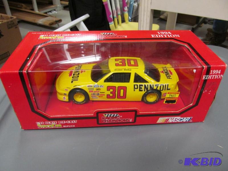 lot 25 image: 1994 Michael Waltrip #30 Pennzoil NASCAR 124 Die Cast CWC by Racing Champions