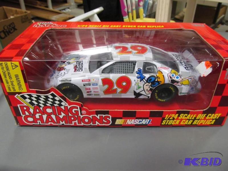 lot 28 image: 1998 #28 Cartoon Network NASCAR 124 Die Cast CWC by Racing Champions