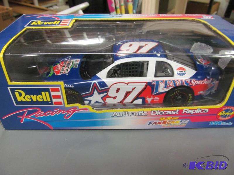 lot 32 image: 1997 Texas Interstae Batteries 500 Commemorative NASCAR 124 Die Cast CWC by Revell
