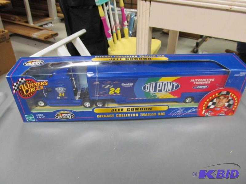 lot 37 image: 2000 Jeff Gordon #24 Dupont NASCAR 164 Die Cast Transport by Winners Circle
