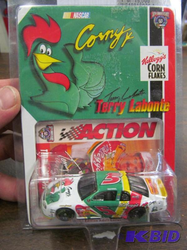lot 47 image: 1998 Terry Labonte #5 Kelloggs Corny NASCAR 164 Die Cast by Action 1 of 15,000
