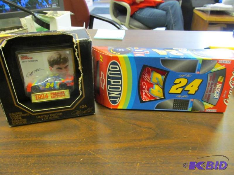 lot 59 image: Lot of 2 Jeff Gordon #24 Dupont NASCAR Items