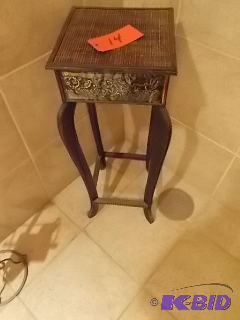 lot 14 image: Decorative Table...