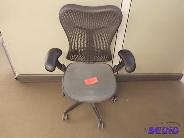 lot 54 image: Ergonomic Task Chair...