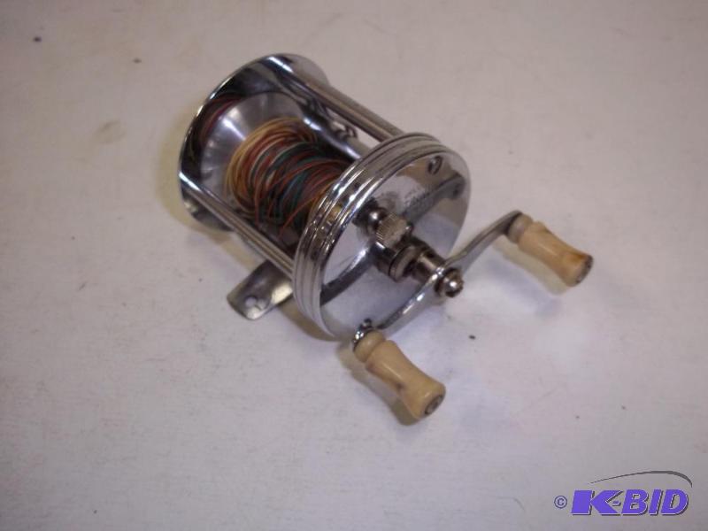 lot 166 image: Vintage fishing reel Pflueger Trump No. 1943...