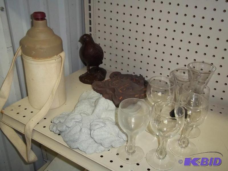 lot 218 image: Glass decor with wall decor and jug...