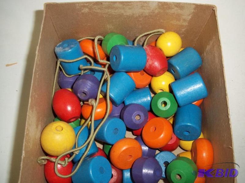 lot 22 image: Box of String blocks...