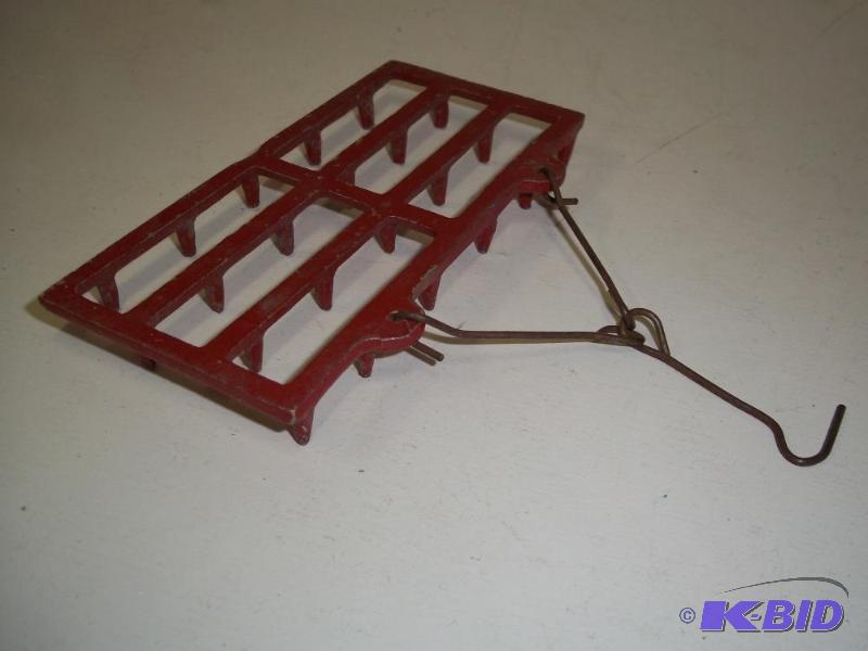 lot 226 image: Toy Drag...