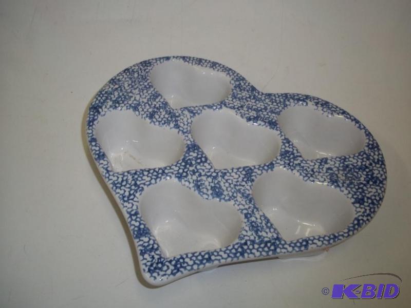 lot 239 image: Heart shape muffin pan...