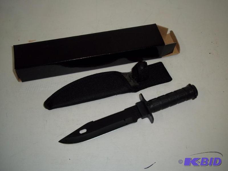 lot 28 image: New in box Hunting Knife...