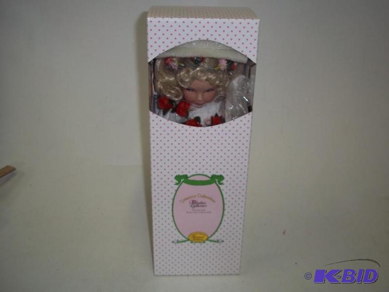 lot 49 image: Treasury Collection 15 in Porcelain Doll...