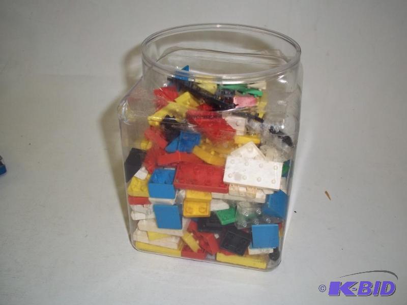 lot 62 image: Vintage Plastic Building block toys...