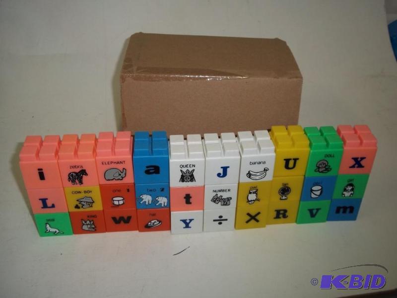 lot 63 image: Vintage Plastic Building block toys...