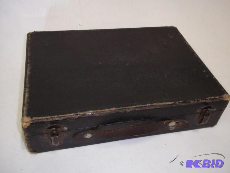 lot 92 image: Vintage Case with thread...