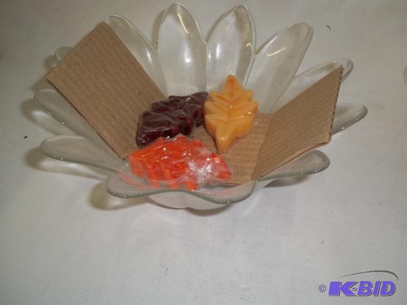 lot 95 image: NEW Glass Serving Bowl Hallmark...
