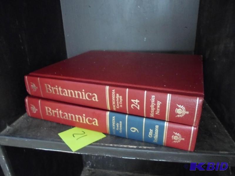 Pair of Brittanica&nbspencyclopedias, volum...
