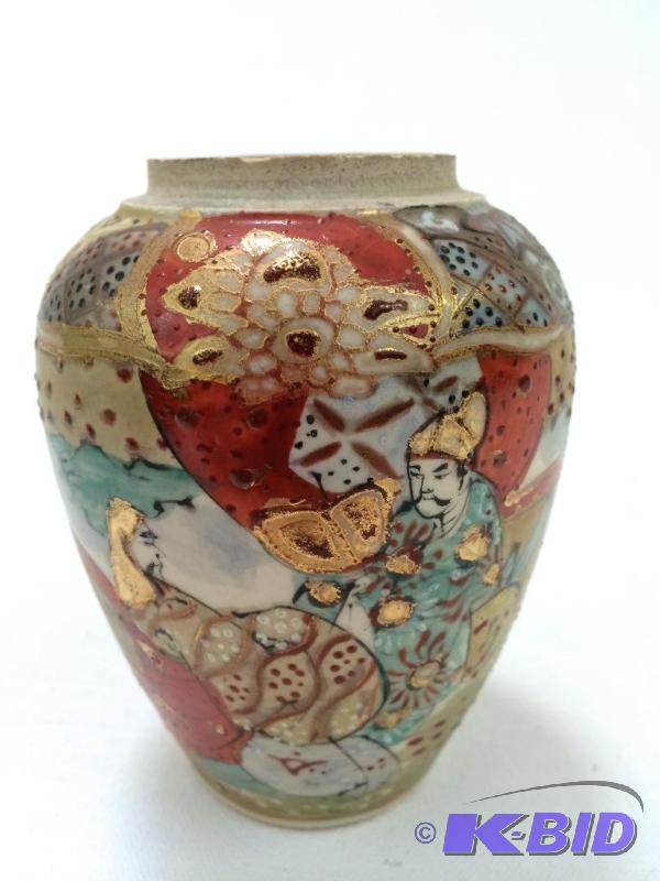 lot 9 image: ANTIQUE SATSUMA GINGER JAR FROM THE MEIJI PERIOD CIRCA 1900s  AD ALL HAND PAINTED WITH GILT ENAMEL
