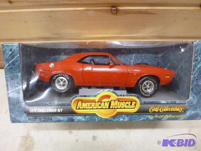 lot 10 image: 1970 Challenger RT Ertl American Muscle die ...