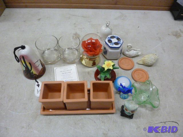 lot 110 image: Miscellaneous Home Decor...