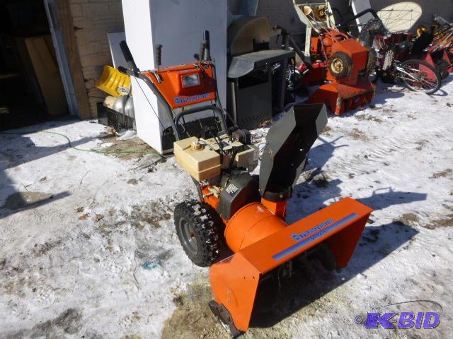 lot 2 image: Husqvarna ST927E Snowblower 9 HP, 27" wi...