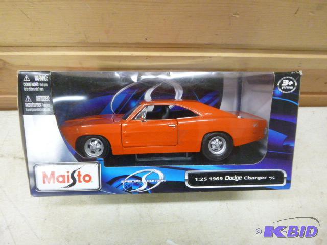 lot 38 image: 1969 Dodge Charger RT Maisto metal die cast ...