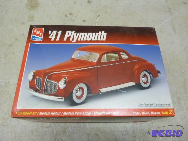 lot 47 image: 1941 Plymouth  Ertl AMT plastic model ki...