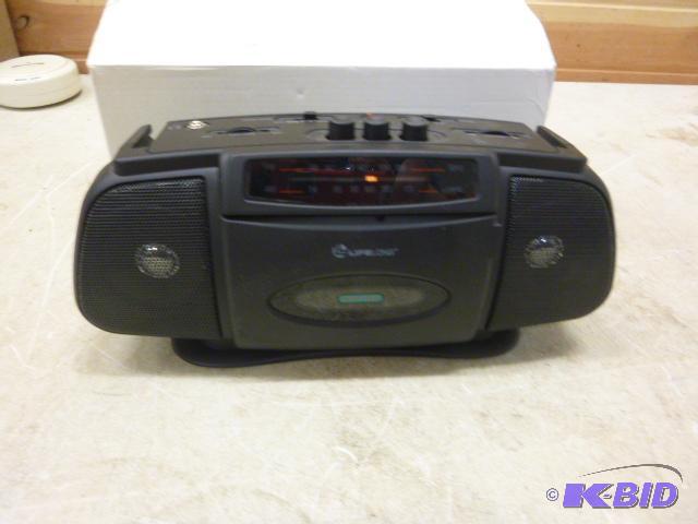 lot 86 image: Mini Boombox AMFM...