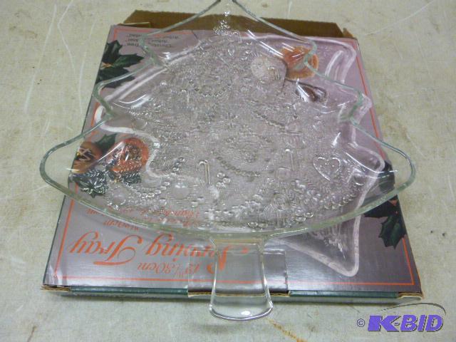 lot 93 image: 12" Glass Serving Tray Christmas Tree de...