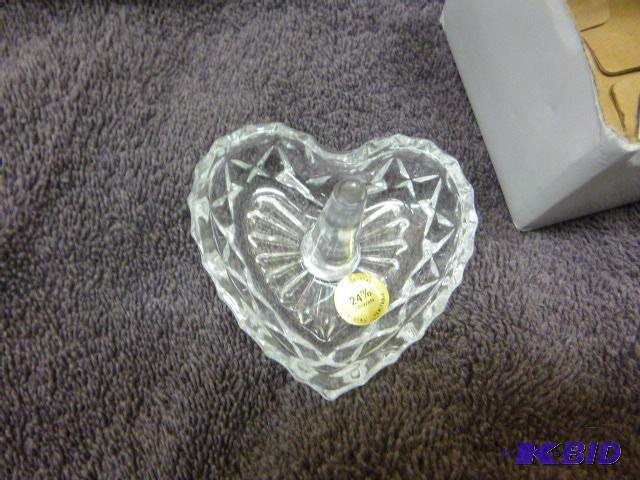 lot 95 image: Heart Ring Holder 24% lead crystal....