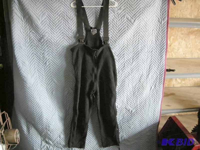 lot 11 image: Polartec Bibs