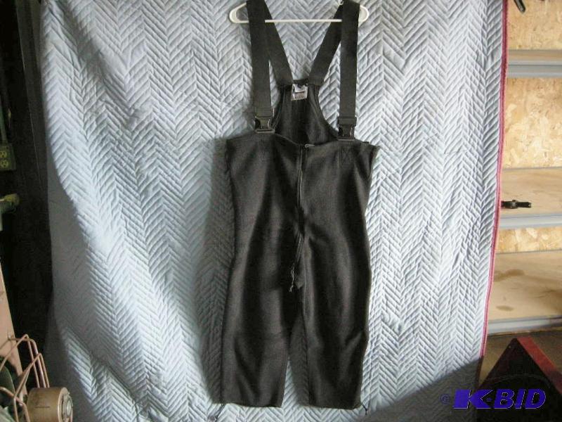 lot 17 image: Polartec Bibs