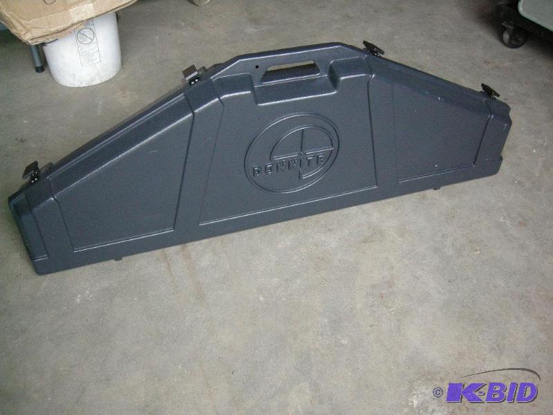lot 22 image: Donnite bow case