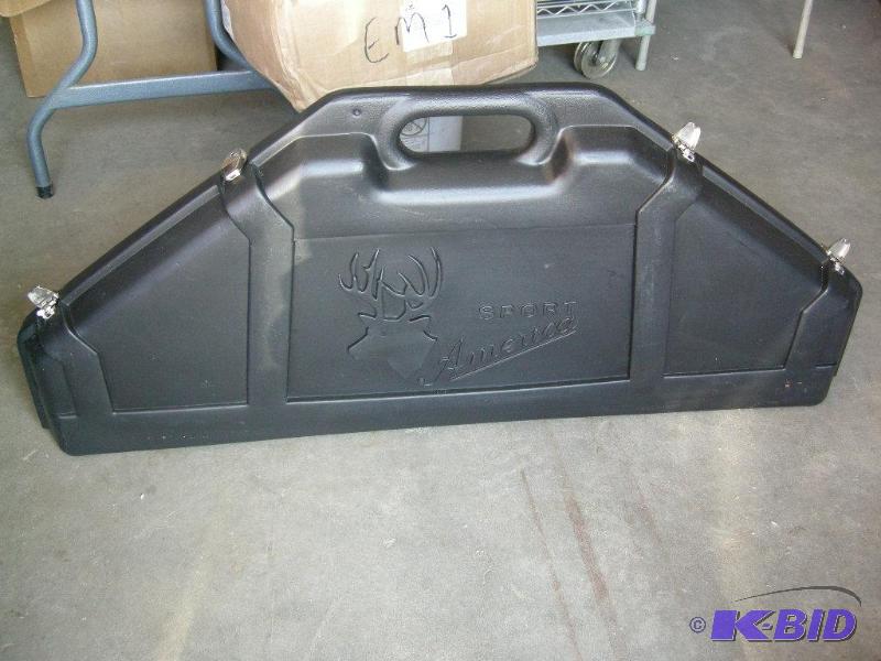 lot 38 image: Sport America Bow Case