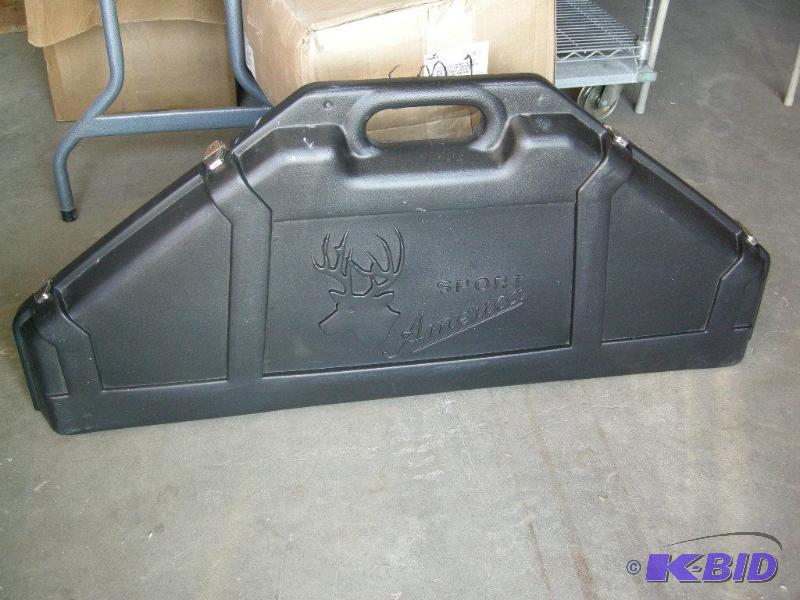 lot 39 image: Sport America Bow Case