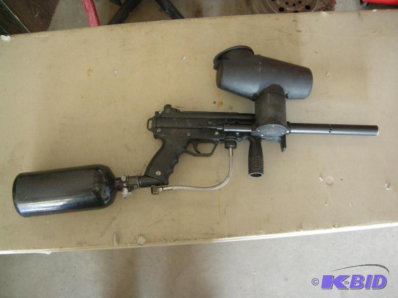 lot 50 image: Tippman Paintball gun