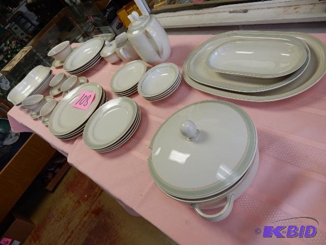 lot 108 image: Hutchenreuther Gelb China set for 4