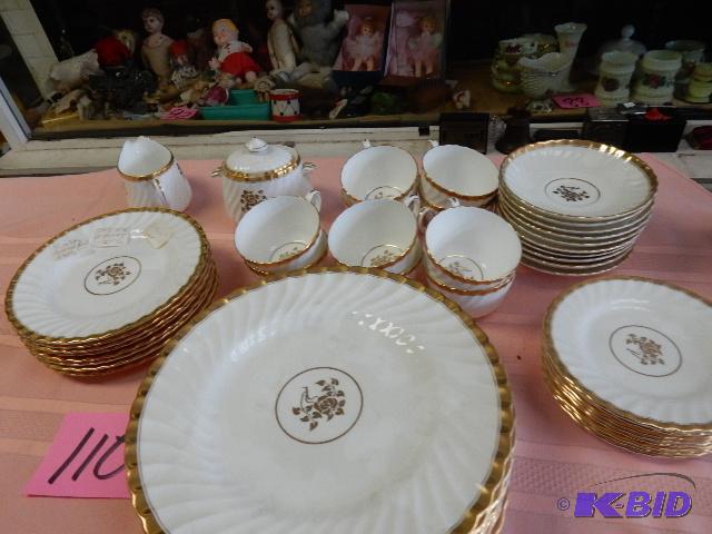 lot 110 image: MINTON GOLD ROSE CHINA