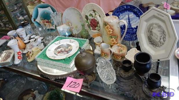 lot 120 image: Misc. Glass and decorative itemss