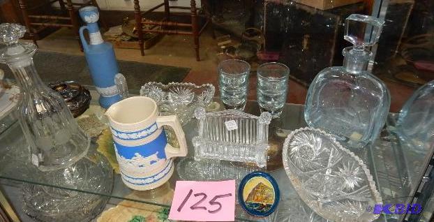lot 125 image: Misc Glassware as pictured