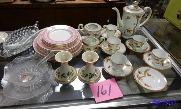 lot 161 image: Tea Set and other Serving items