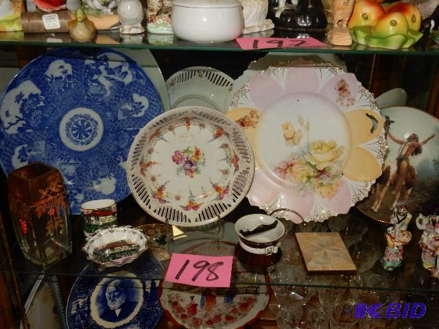 lot 198 image: Misc. Plates and figurines, Cigarette Case