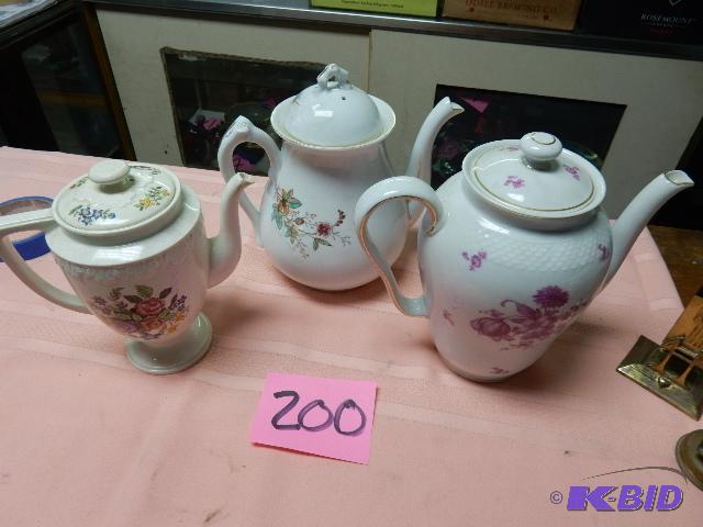 lot 200 image: 3 very nice China Coffee pots